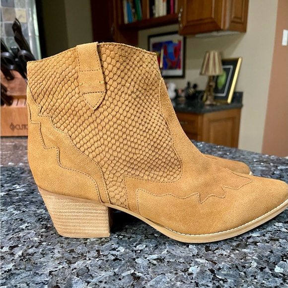 Matisse Daphne Cognac Brown Suede  Textured Western Ankle Booties Size 12 - Picture 3 of 8